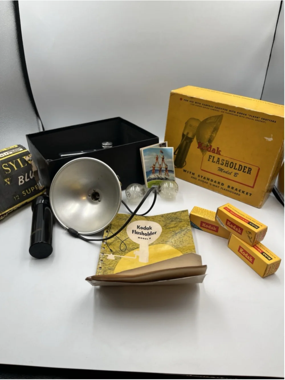 VINTAGE | Kodak Flasholder Model B Original Box Bulbs& extra parts NOT TESTED